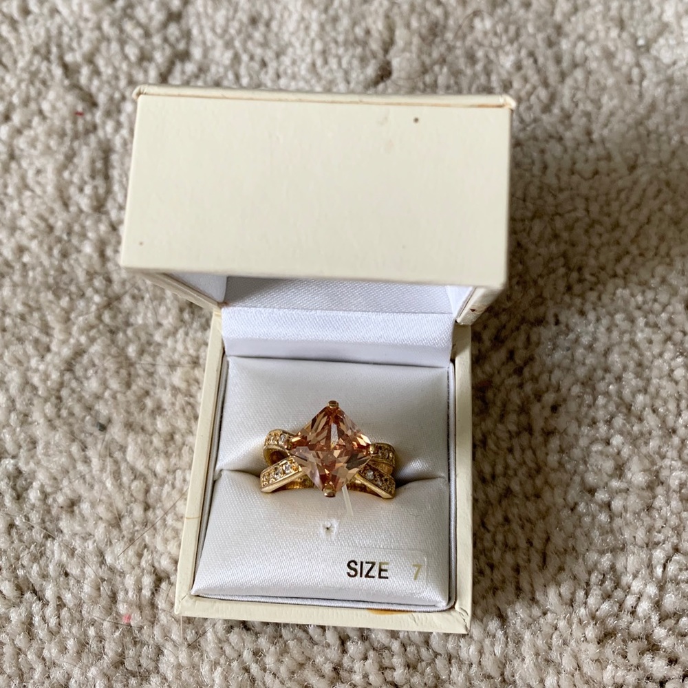 Beautiful ring - Picture 3 of 3